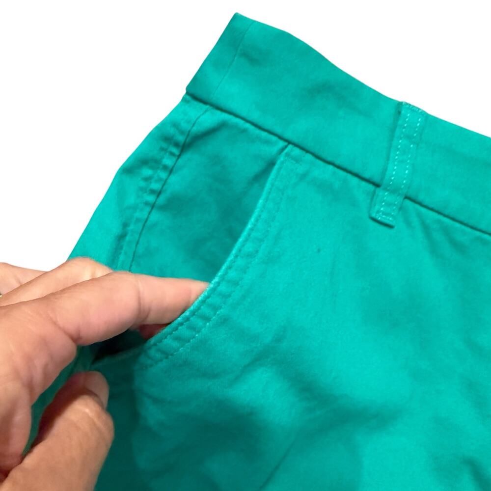 J Crew women’s Kelly green chino shorts, 7” inseam, pockets, Size 8 - Picture 3 of 6